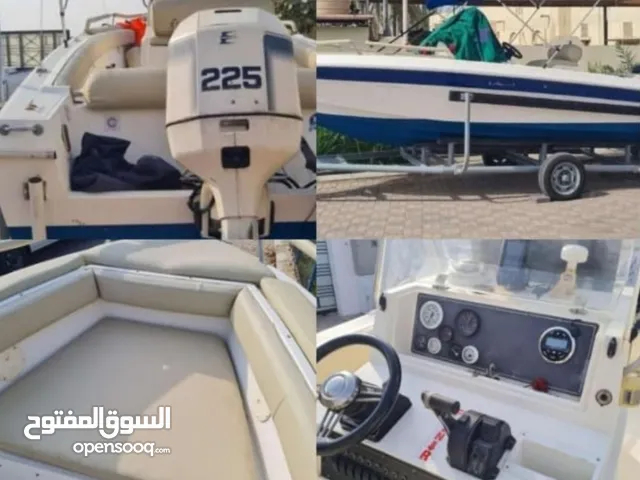 قارب جميل وعربه نظيفه