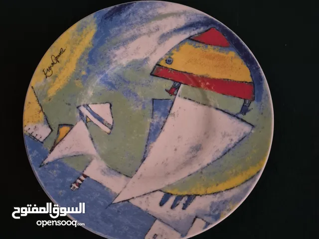 صحن مرسوم عليه