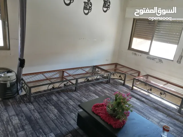 عرض ليو الأحد جلسه بحال الوكاله بتغطي 4 في 5 فرشات مع مقاعد حديد