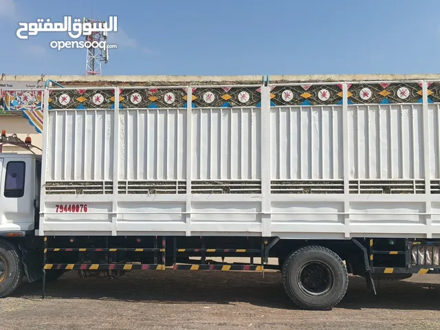 isuzu ud nissan hino truck