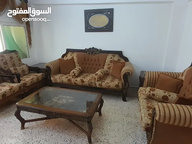 طقم كنب 7مقاعد مع طربيزات للبيع