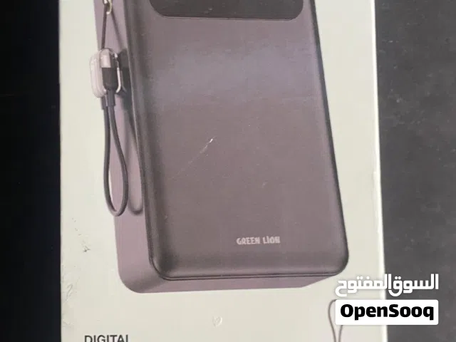 باور بانك 20000mAh متوافقه مع الشحن السريع وشحن أجهزه متعدده معاً يحتوي ايضاً على شاشه رقميه ذكيه
