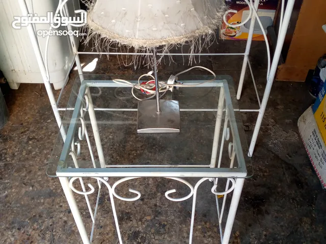 بيرو مع كومودينا لون ابيض بحاله ممتازه