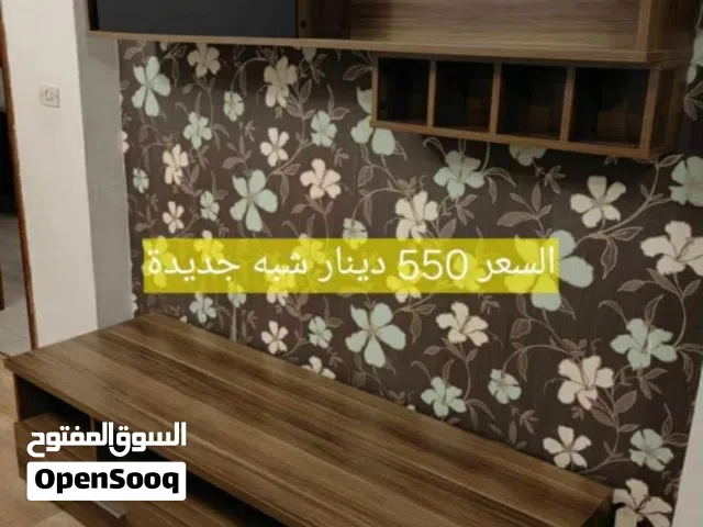 مكتب وطاولة