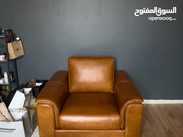 كنبه من هوم سنتر بماركة سيرو ،، Leather Sofa in Excellent Condition – Home Centre (Cerro Brand)