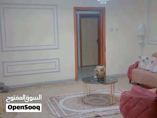 شقه في 602 الدور الرابع ثلاث غرف مربوعه واثنان حمام وبلكون بدون اسانسير سكن العائلات فقط بسعر 3