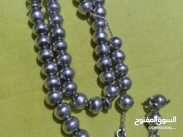 للبيع سبحه قديمه من الذهب الابيض وزن 40 جرام