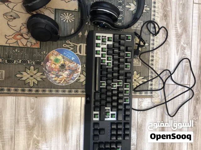 كيبورد شغال يحتاج. ضغطات بس  واستجابه سريعه. وسماعات يشبك على السوني والبي سي  والتلفون ممتازه وشريط