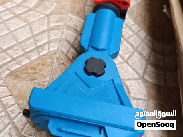 توصاله لربط المنشار او الدربل او اي قطعة  البطارية اسفل القطعة والجهاز في الاعلى
