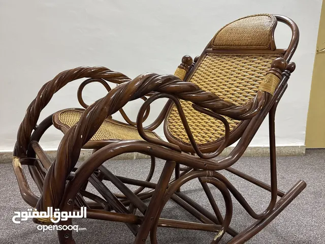 كرسي هزاز نجاره مستعمل للبيع بحاله ممتازه وبسعر مناسب