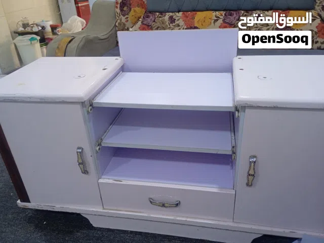 معرض صغير للبيع مستعمل