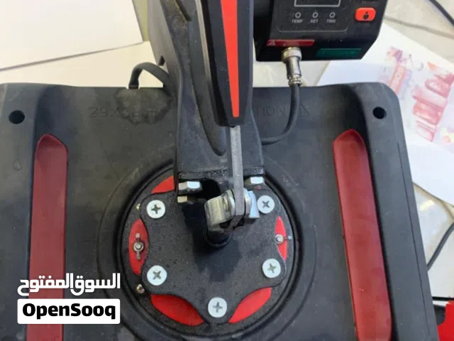 مكبس حراري طباعه ومعه مقتنيات أخرى حبر حراري ومكبس اخر خاص بالقبعات والتيشرتات والموقات طابعه حراريه
