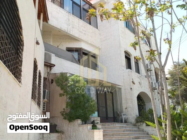 في أرقى مناطق عبدون فيلا مميزة للبيع على شارعين / ref 1327