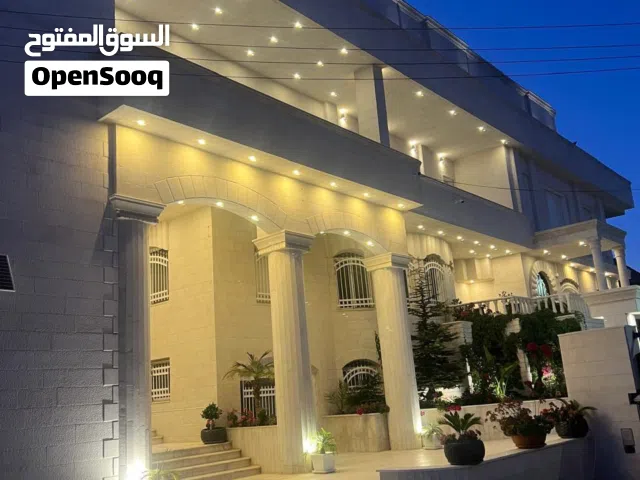 فيلا فخمه 3 سكنات منفصله منطقة شمال دابوق  سكن أ خاص. على تله عاليه بمواصفات عالية الجودة