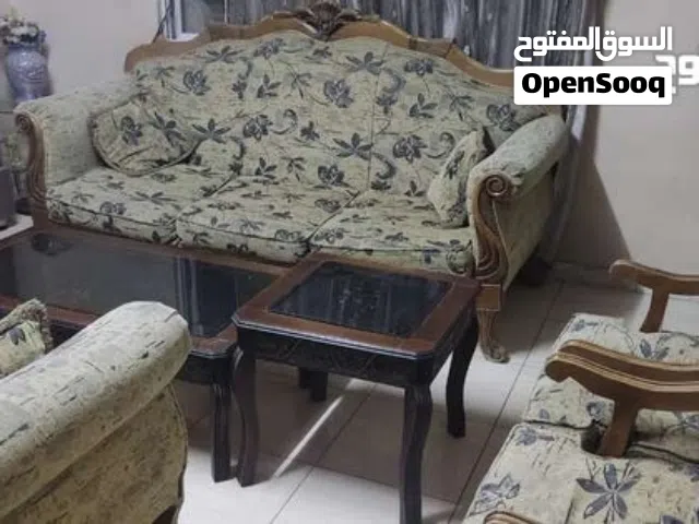 طقم كنب +طاولتين صغار +طاولة كبيرة