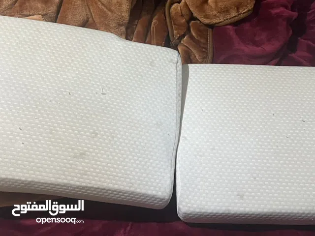 مخدات طبية  مريحة شبه جديد مستعمل خفيف  عدد 2