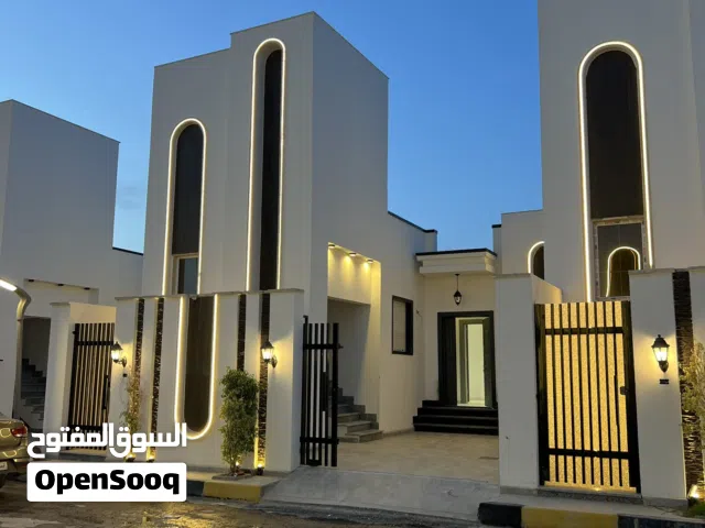 منزل ارضي للبيع بسعر ممتاز الموقع عين زارة الاستراحة الحمراء