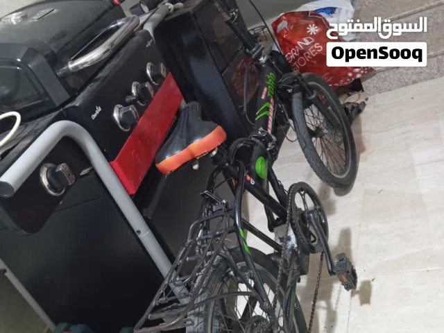 يوجد بسكليت كهرباء 36 فولت 10 امبير طبعا البسكليت ما بمشي المشكله في انه كهرباء في سلك مفصول