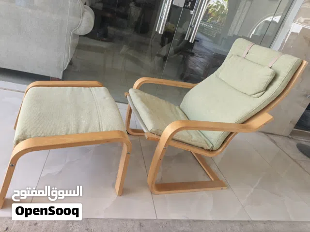 كرسي هزاز ايكيا مع مسند القدمين بحالة ممتازة