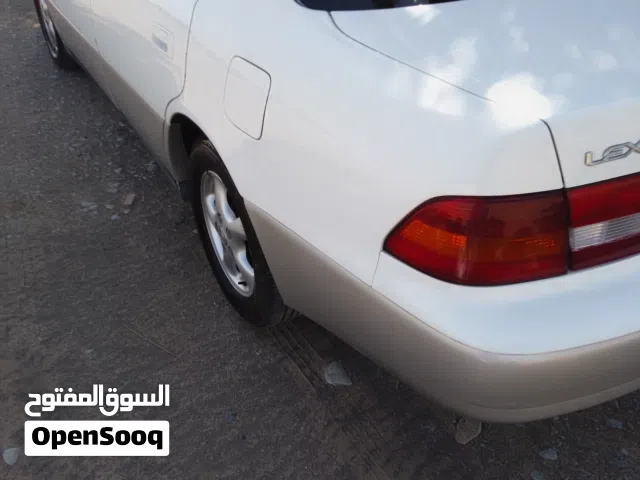 لكزس ES 300 موديل 1998 للبيع بحالة جيدة مع مواصفات أمريكية وميزات متقدمة