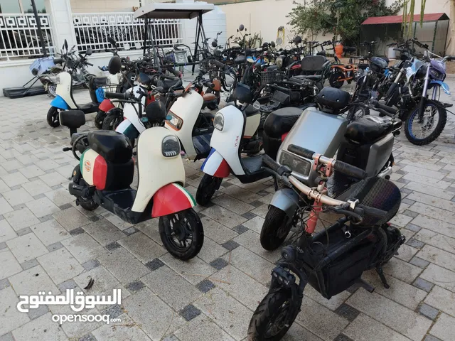 مجموعة سكوترات كهربائيه مختلفة