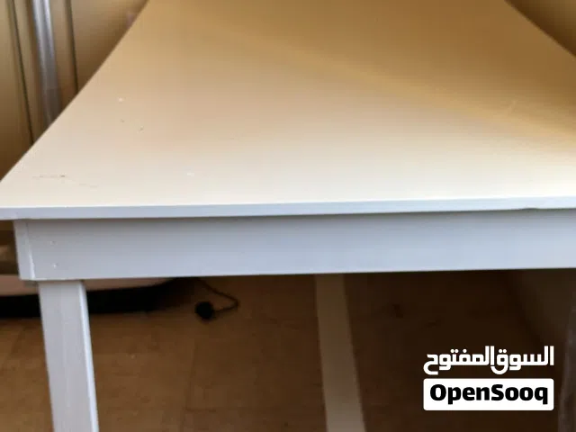 طاولة خشب شبه جديدة تصلح للتفصيل او للكواي