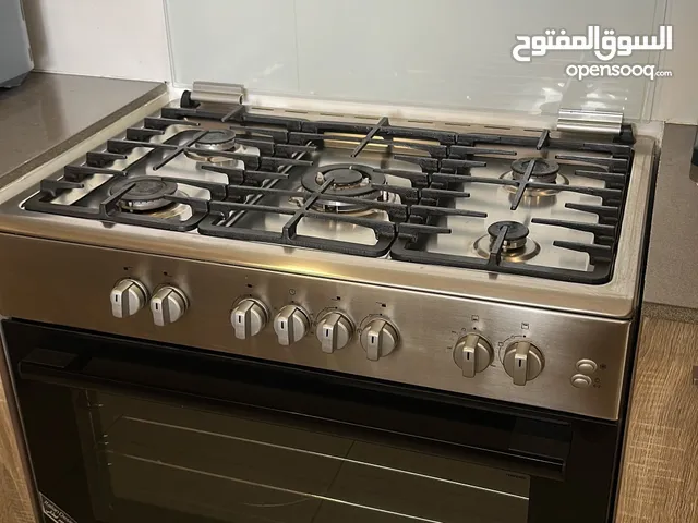 Haier cooker with 5 hobs
