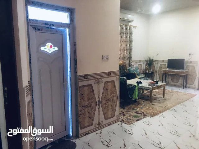 عقار تجاري للبيع على واجهة الشارع العام