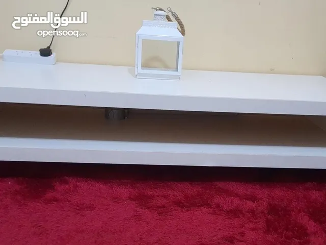 طاولة ايكيا قوية وممتازة للبيع