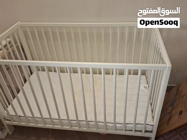 سرير اطفال اكيا