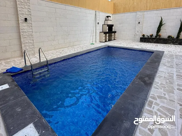 شقة مع مسبح خاص و حديقة في حي الجامعه الاردنية بتشطيب مميز