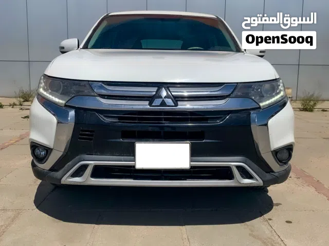 2019 ميتسوبيشي اوتلاندر Standard