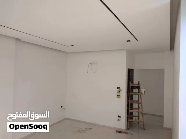 معلم دهين يمني لجميع أنواع الدهانات وأسعار مناسبه