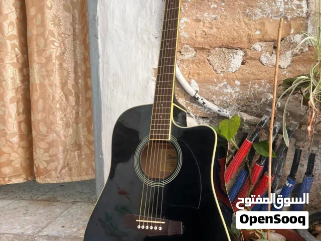 چيتار شبه جديد مع كامل اغراضه للبيع