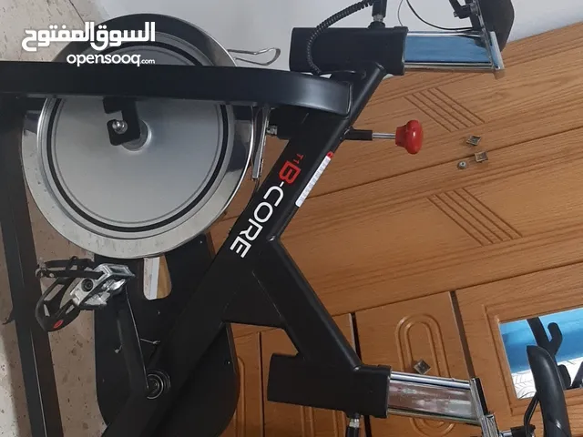 دارجه تمارين ثابته (spinning bike)مخصصة للتمارين الرياضية المنزلية. شبه جديده ونظيفة..