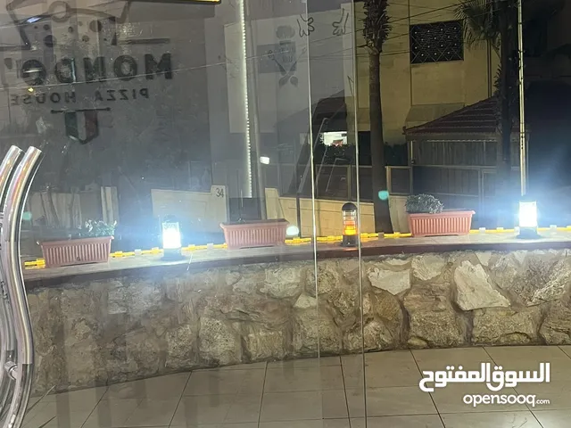 مطعم بيتزا للبيع