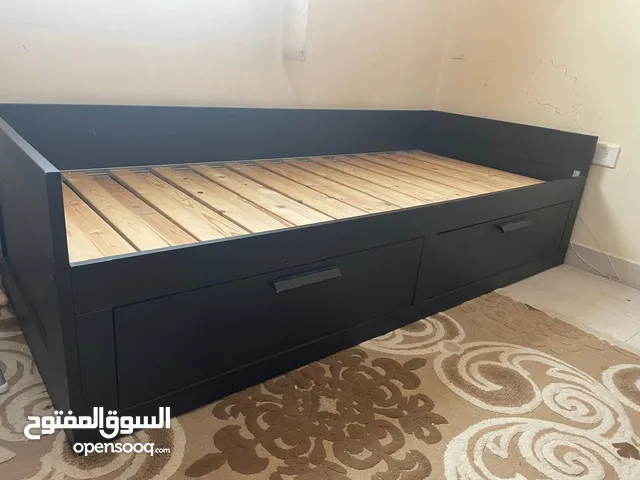 سرير من ايكيا