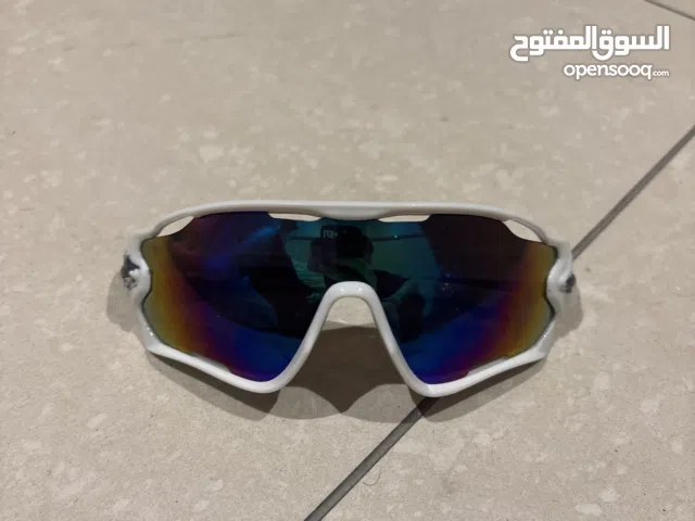 نظارات للبيع جديده و نظيفه تحمي عيونك من الشمس و ايضا جميله و لونها جميل و حلوه أنا الزعامه المصري