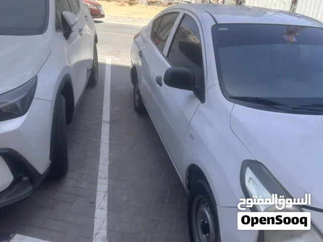 2014 نيسان صني Standard