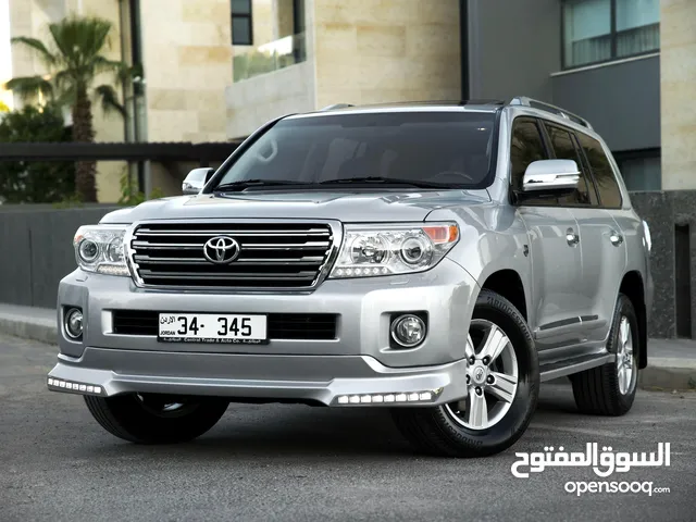 تويوتا لاند كروزر (GXR 2015 (V8 وارد صيانة الشركة عداد 140الف كم ( طلب خاص 60th) مالك واحد