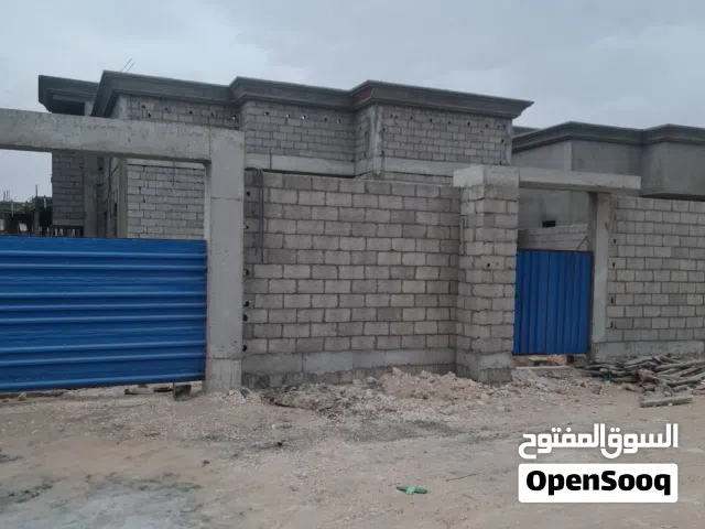 فرصة فيلا الوحيدة للبيع ارضية عظم واصلة مياة وضي جاهزة للتشطيب داخل كمباوند فيلادفيا