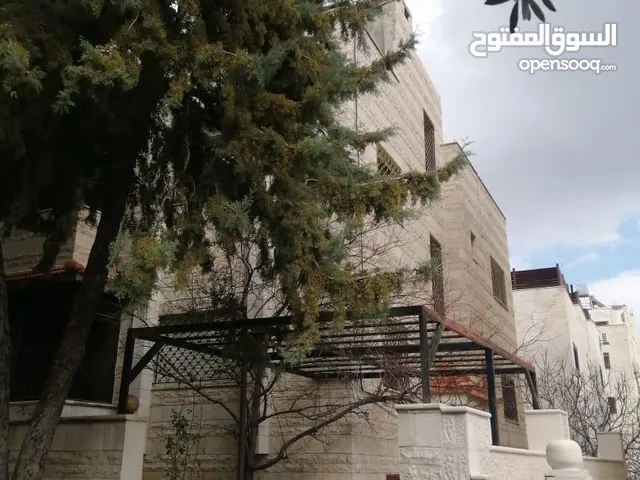 بيت مستقل في ضاحية الرشيد مكون من طابقين منفصلين بناء قديم بحاجة الى تجديدمساحة الارض 395 البناء 350