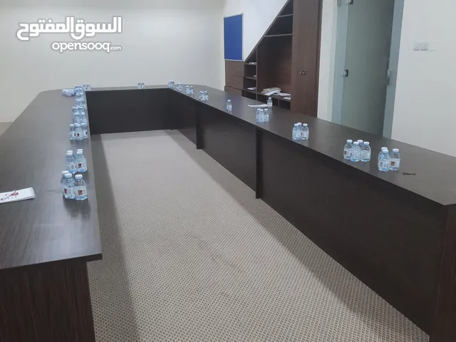 للبيع طاولة اجتماعات كبيرة