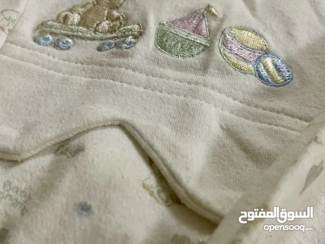 مجموعة متنوعة من افرولات الأطفال بمقاسات متنوعة بحالة ممتازة