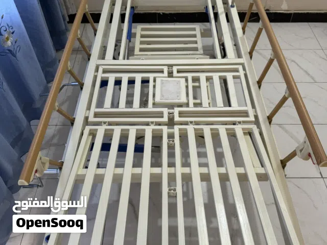 سرير طبي جديد غير مستعمل يتكون من خمس حركات