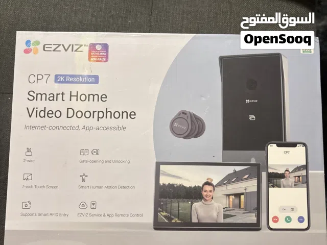 جهاز انتركوم وجرس باب فيديو ذكي من نوع EZVIZ CP7. الجهاز جديد تماماً بكرتونه