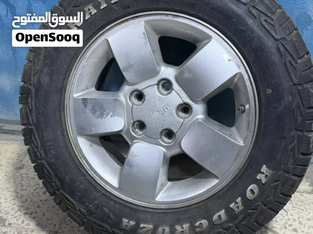 موجود جنط جيب شروكي مع كوشوك الكوشوك جديد ماصارلو راكب اشي