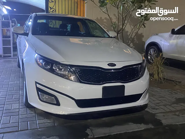 كيا اوبتيما 2015  ابيض لولو اوراق جمارك صبغ وكاله عدا قطعه الداخل اسود نظيفه جداً