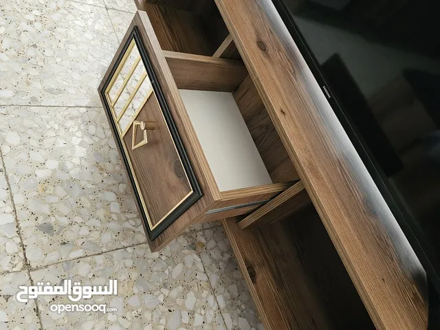 ميز تلفزيون