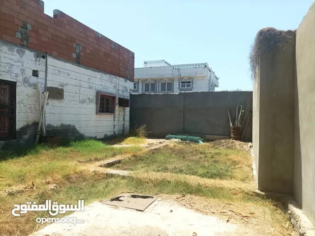 فلة قريبة من كورنيش البريقة
